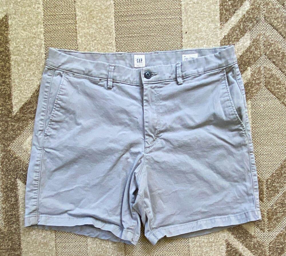 Gap Essential Khaki Men’s Gray Solid 7" Shorts Flat Front Pockets Button
